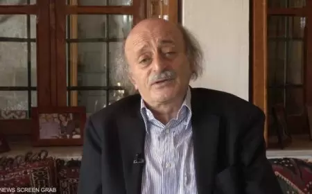 جنبلاط: "حزب الله" يقرر كيفية الرد على الغارة الإسرائيلية