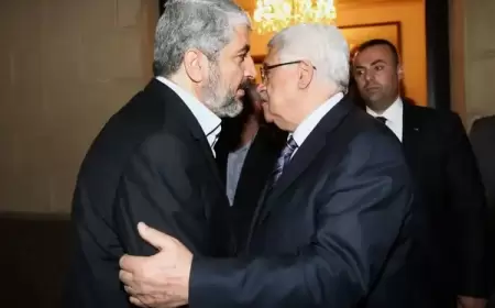الرئيس عباس يهاتف مشعل معزياً باغتيال هنية