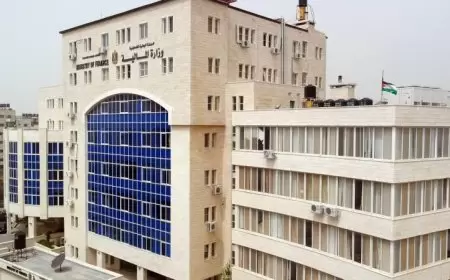 "المالية": رواتب الموظفين ستُصرف اليوم على الصراف والأحد في البنوك
