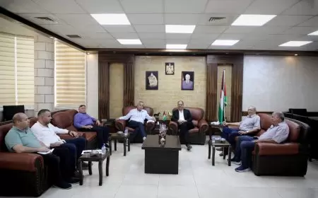 محافظ طولكرم مصطفى طقاطقة يجتمع مع لجنة الطوارئ الصحية