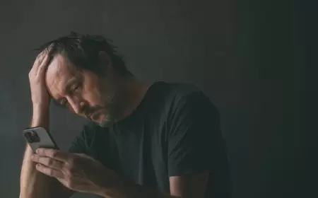 بعد هلع جدري القردة...خبير مغربي يحذر من متلازمة "فومو"