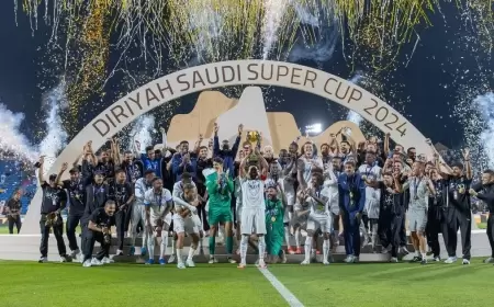 الهلال يعبر النصر برباعية ويتوج بكأس الدرعية للسوبر السعودي