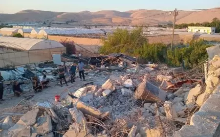 الاحتلال يهدم منزلا وحظيرة أغنام ويخطر بهدم ثلاثة أخرى في فروش بيت دجن