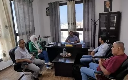 مديرية زراعة طولكرم  وجمعية  الأرض للتنمية الزراعية تعقدان اجتماعا في مقر المديرية .