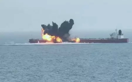 بعثة بحرية: النيران لا تزال مشتعلة في السفينة "سونيون"