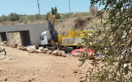 الاحتلال ينصب بوابة حديدية ثانية عند المدخل الجنوبي لمدينة طولكرم