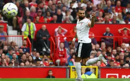 بثلاثية نظيفة.. صلاح يقود ليفربول إلى عبور مانشستر يونايتد