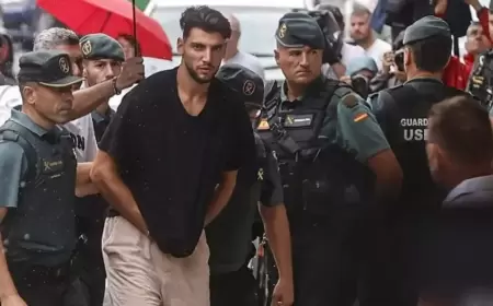 ضحية لاعب فالنسيا: أغلق "الحمام".. واعتدى علي جنسياً