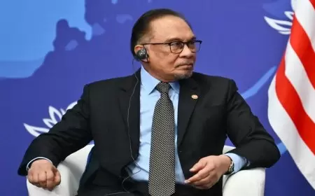 رئيس وزراء ماليزيا يصف اتهامات واشنطن لوسائل الإعلام الروسية بـ"الثرثرة"