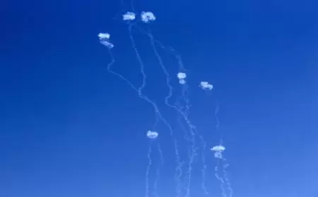 الجيش الإسرائيلي: رصد إطلاق 30 صاروخا من جنوب لبنان