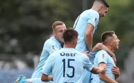 آخر الحلول.. نادٍ تشيكي يلجأ إلى عارضة حسناء لتشجيع لاعبيه