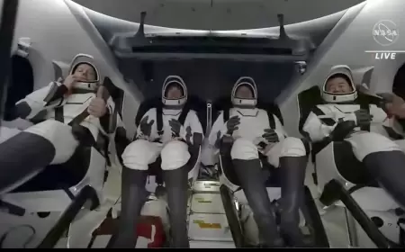 سبيس إكس تستعد لأول جولة تجارية خارج مركبة في الفضاء