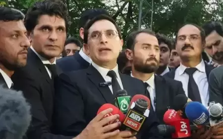 محكمة باكستانية تفرج عن 10 نواب من حزب عمران خان