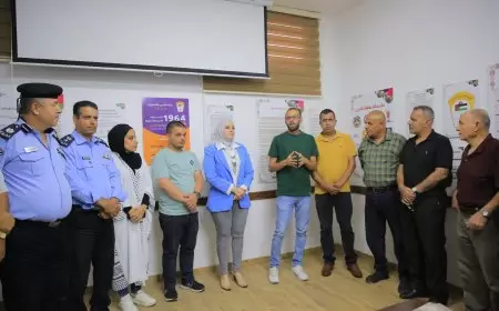 تحت رعاية محافظ طولكرم مصطفى طقاطقة  المركز الفلسطيني لقضايا السلامة والديموقراطية بالشراكة مع جمعية ذنابة الخيرية للثقافة ينظم  معرضا لمنظمة التحرير الفلسطينية