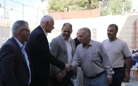 الفريق الحاج إسماعيل جبر وبمشاركة محافظ طولكرم مصطفى طقاطقة وممثلي عدد من المؤسسات  يقدمون  واجب العزاء برحيل المناضل و الاكاديمي الدكتور نايف الجراد