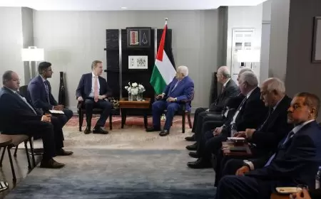 الرئيس يلتقي مع رئيس المنتدى الاقتصادي العالمي