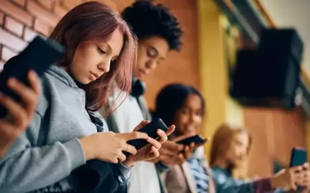 عوارض إدمان مواقع التواصل تظهر على الشباب والشابات بأوروبا