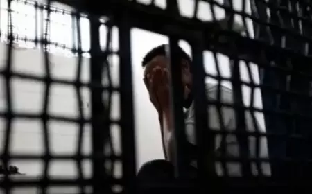 ثلاثة أسرى يعانون من إهمال طبي في سجن "النقب"