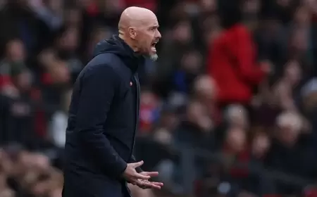 تن هاغ ينتقد لاعبي مانشستر يونايتد ويتحدى الإقالة