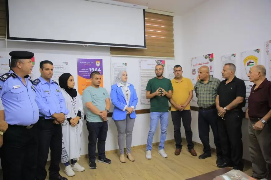 تحت رعاية محافظ طولكرم مصطفى طقاطقة  المركز الفلسطيني لقضايا السلامة والديموقراطية بالشراكة مع جمعية ذنابة الخيرية للثقافة ينظم  معرضا لمنظمة التحرير الفلسطينية
