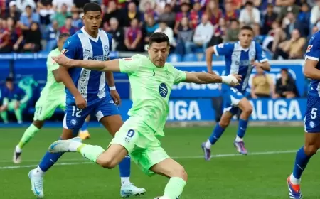 برشلونة يهزم ألافيس بفضل "هاتريك" ليفاندوفسكي