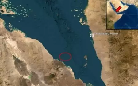 هيئة بحرية بريطانية: إصابة سفينة بقذيفة مجهولة على بُعد 70 ميلا بحريا جنوب غرب الحديدة