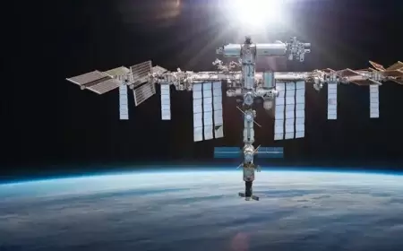 أقمار “ستارلينك” تهدد علم الفلك.. تقرير يكشف عن كارثة في مدار الأرض