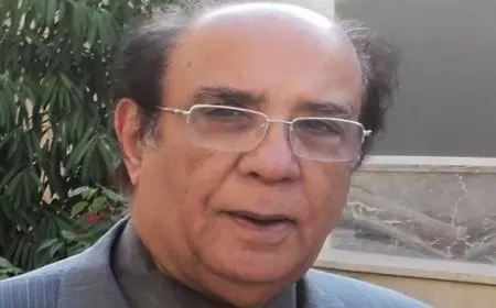 رئيس وزراء اليمن الأسبق حيدر العطاس يعود إلى مدينة عدن جنوبي البلاد بعد غياب دام 30 عاما