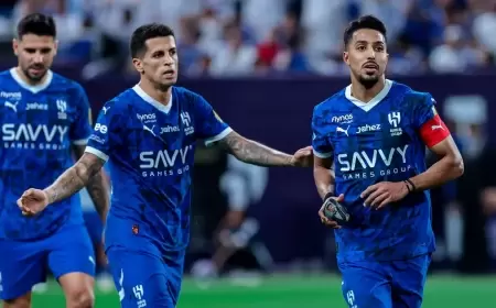 الهلال يعزز صدارته بثلاثية في الفيحاء