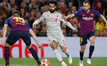 عقد 3 سنوات ومكافأة.. برشلونة يستغل تجاهل ليفربول لـ"صلاح"