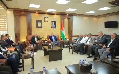 محافظ طولكرم مصطفى طقاطقة يناقش مع وزير التربية والتعليم العالي د. امجد برهم مجموعة من القضايا التعليمية والتربوية