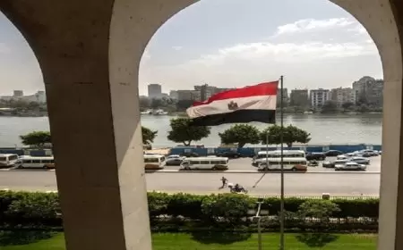 مصدر مصري رفيع المستوى: القاهرة تدعو لعدم إضاعة الوقت والإسراع بعقد صفقة شاملة