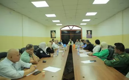 محافظ طولكرم مصطفى طقاطقة يترأس اجتماع لجنة الطوارئ في اطار التحضير المسبق لفصل الشتاء .