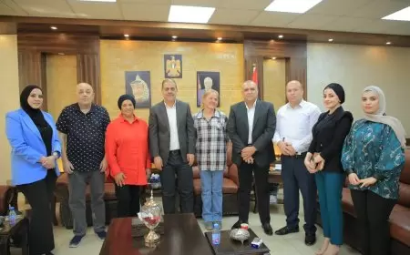 محافظ طولكرم مصطفى طقاطقة يستقبل متضامنتين مع شعبنا الفلسطيني من جنوب افريقيا وسلوفينيا