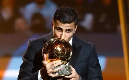 الإسباني رودري يفوز بجائزة الكرة الذهبية