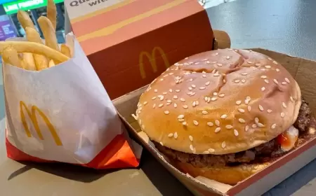 ماكدونالدز تستأنف بيع شطائر برغر بعد تعليقه بسبب بكتيريا