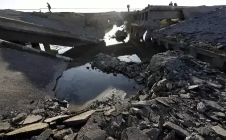 قصف إسرائيلي يقطع الطريق السريع بين حمص ودمشق