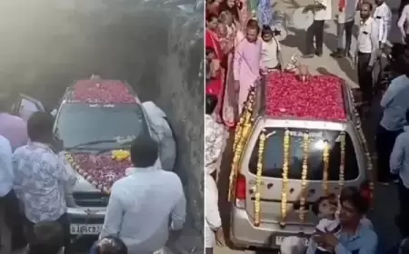 هندي يقيم "حفل تأبين" لسيارته ويدفنها بجنازة شعبية