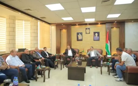 محافظ طولكرم مصطفى طقاطقة خلال استقبال مستشار رئيس الوزراء لشؤون الصناديق العربية والإسلامية الوزير ناصر قطامي، وذلك في إطار الإطلاع على احتياجات محافظة طولكرم من الاحتياجات والمشاريع،  والاعلان عن مشاريع جديدة من الصندوق.