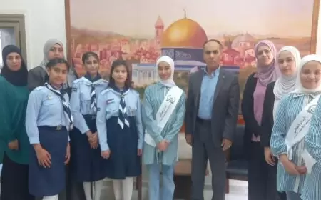 جرار يستقبل طالبات البرلمان الطلابي في مدرسة بنات نزلة عيسى الثانوية