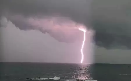 مشهد مرعب.. صاعقة برق تنهي حياة شاب مغربي