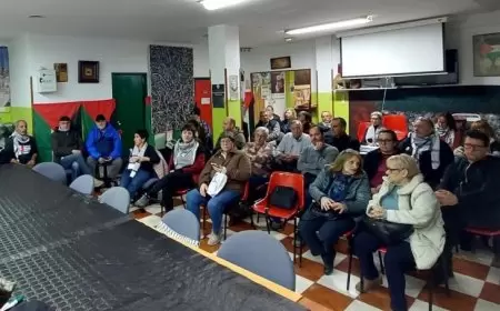 متضامنون إسبان يضربون عن الطعام للمطالبة بوقف حرب الإبادة الإسرائيلية على شعبنا