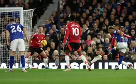 أموريم يبدأ مشواره مع يونايتد بتعادل مخيب