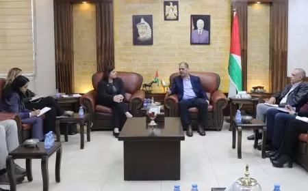 طقاطقة يستقبل وفدا من الوكالة الامريكية للتنمية الدولية ويطلعهم على اوضاع محافظة طولكرم وانتهاكات الاحتلال واحتياجات المشاريع