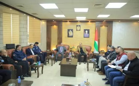 محافظ طولكرم مصطفى طقاطقة يترأس الإجتماع الخاص بإطلاق مبادرة من حقي أن أسير على الرصيف