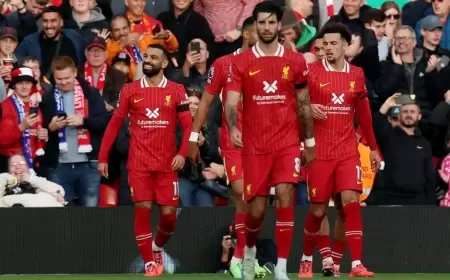 لاعبو ليفربول: صلاح يضغط على النادي.. ويستخدم "نفوذه"