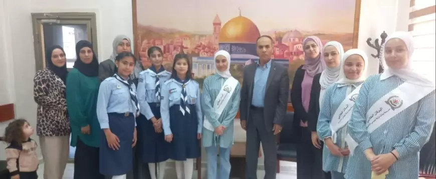 جرار يستقبل طالبات البرلمان الطلابي في مدرسة بنات نزلة عيسى الثانوية