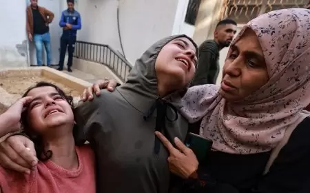 شهداء وجرحى في قصف الاحتلال دير البلح ومدرسة تؤوي نازحين بمخيم البريج