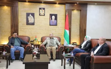 نائب محافظ طولكرم فيصل سلامه يستقبل ممثل لجنة المساعدات الرئاسية