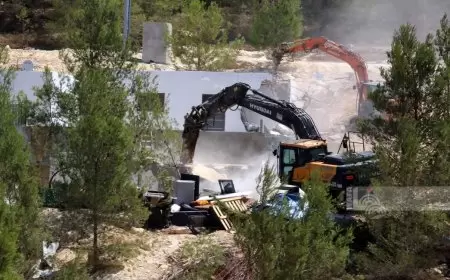 قوات الاحتلال تهدم منزلين في الولجة شمال غرب بيت لحم